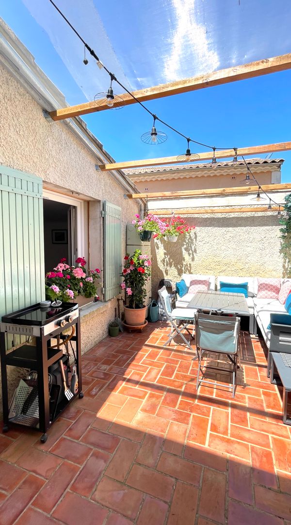 Appartement 2 chambres et terrasse au Thor - en Provence,  84250 France