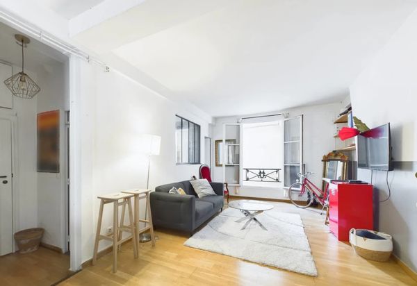 Authentic Canal Saint Martin Apartment
