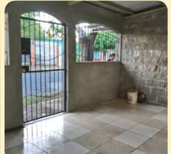 Habitación privada de Eloisa , a 30 minutos del centro en taxi o carro , parada de autobús cerca