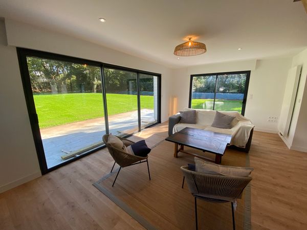 Longère rénovée dan un jardin calme de 2700 mètres carrés, à 5 minutes des plages