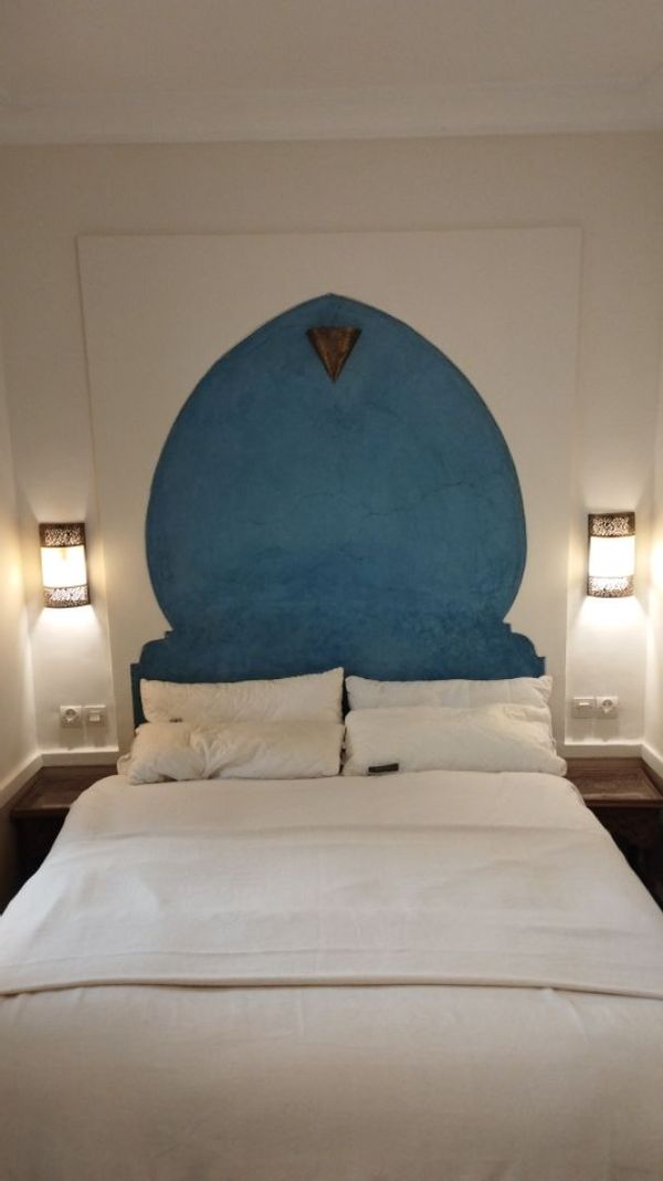 Riad rénové raffiné et verdoyant au coeur de la médina de Marrakech. 5mn de la place Jem-al-fna.