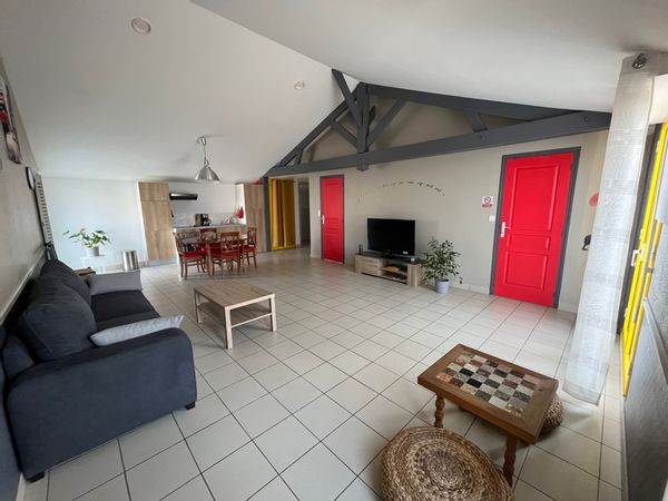 Appartement 2 chambres au cœur de la campagne. Situé entre ville et bord de mer (côte de Jade) Appartement pouvant accueillir 6 personnes.