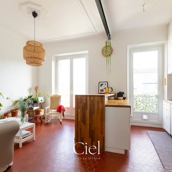 Camas - appartement charmant traversant, 2 chambres, 2 balcons au coeur de Marseille