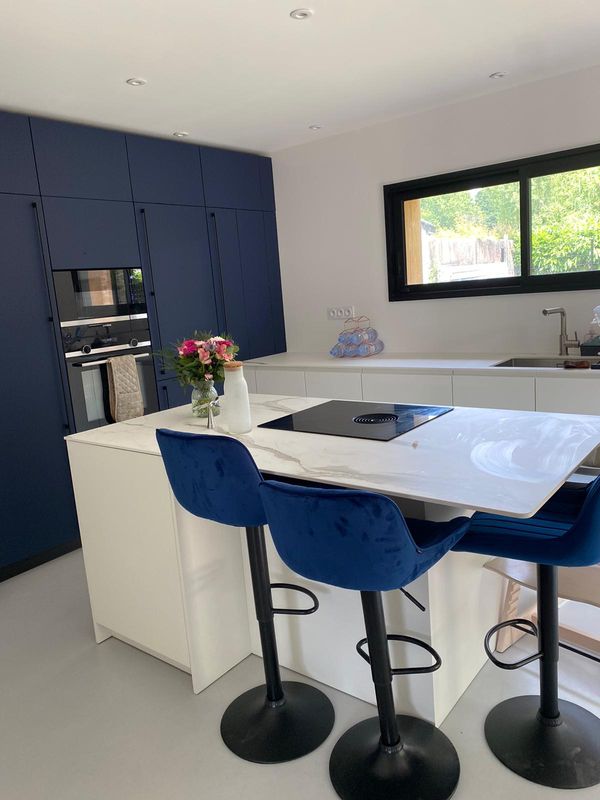 La maison de Pauline et Samuel en plein cœur du Golfe du Morbihan. Charmante maison située à 1km de la première plage à Baden au cœur du Golfe du Morbihan : petite station balnéaire  . Maison entièrement rénovée par mon conjoint de 2023 , spacieuse et agréable.