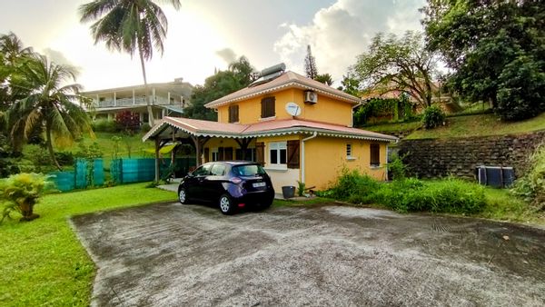 La maison de Philine et Jérémy, villa spacieuse sur le Piémont des pitons du Carbet