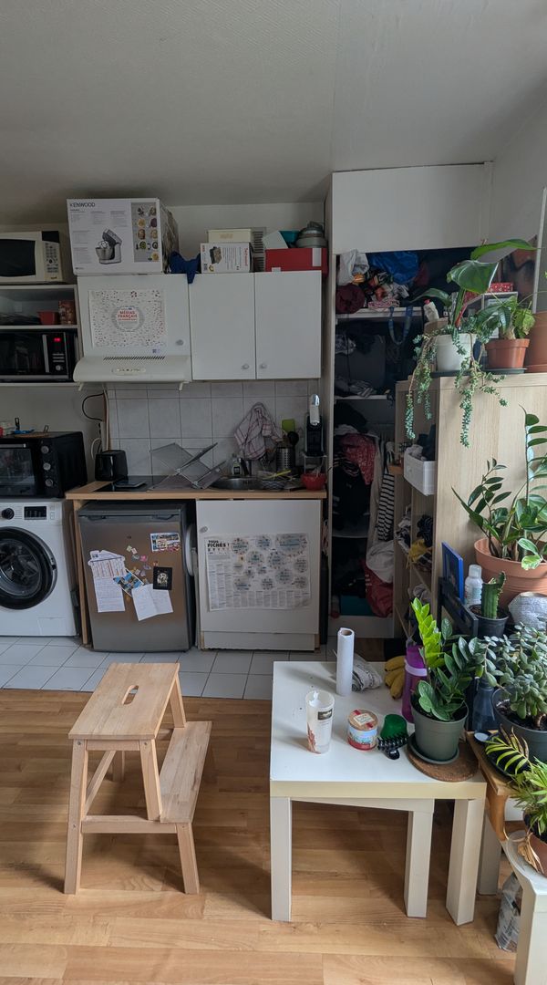 Studio donnant sur une place au cœur de Paris