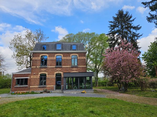 Belle ancienne maison rénovée 4 chambres, avec grand jardin à Floreffe