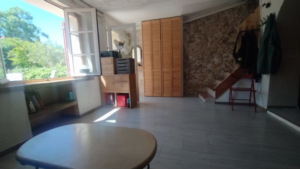 Maison de charme face à la colline