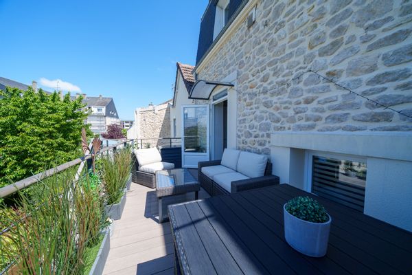 Maison spacieuse et lumineuse avec spa et jardin au coeur de Caen, à deux pas des plages du Débarquement