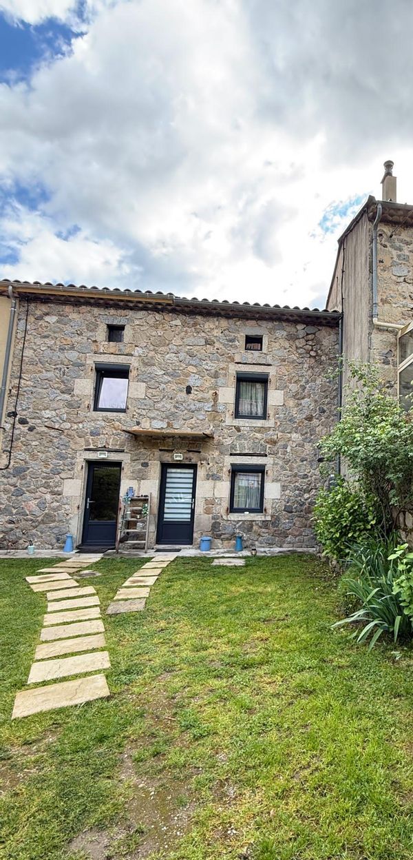 Belle maison ancienne de famille en bordure de rivière