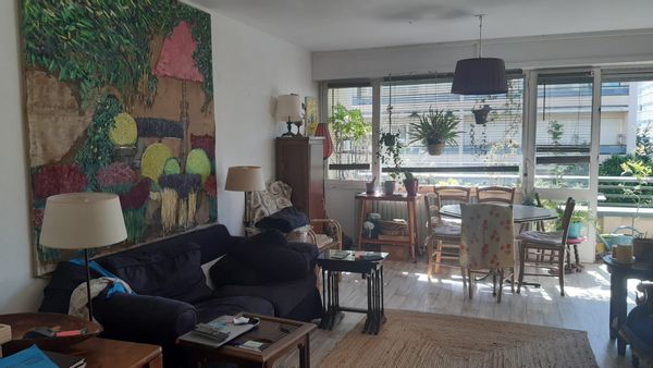 Appartement 3 chambres, à 2 minutes du TRAMWAY et moins de 20 minutes du centre de Bordeaux.