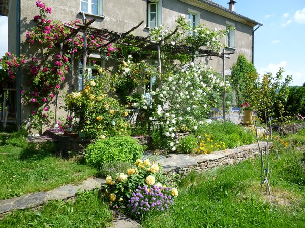 Ancienne École dans les Cévennes
Au cœur des Cévennes en limite du Parc National profitez en famille de cette ancienne école entièrement rénovée, spacieuse et lumineuse au décor épuré avec tout le confort. Vous y trouverez un repos assuré dans la nature, nombreuses randonnées et rivière à proximité.