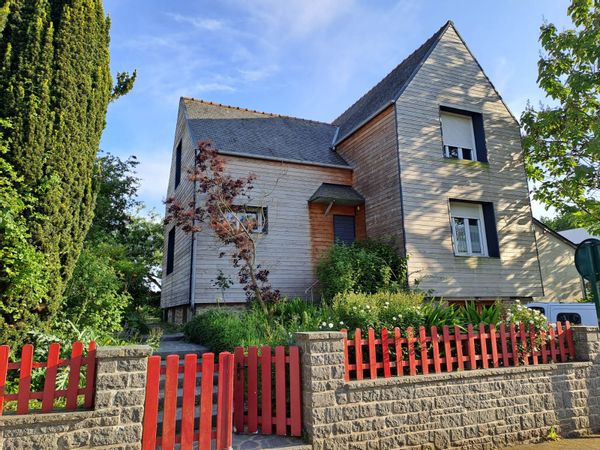 La maison de Emmanuelle : Maison T4 avec terrasse en bois et jardin plein sud vue sur les champs