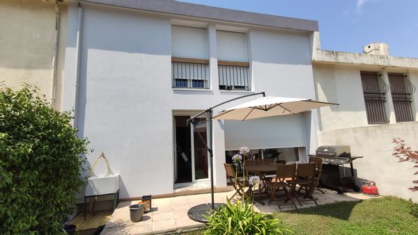 Maison 4 chambres avec piscine au sud de la France