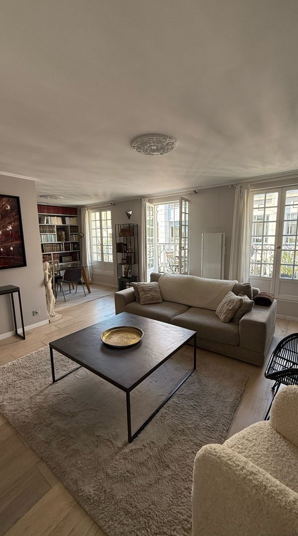 La maison de Laurent  près des Champs-Élysées