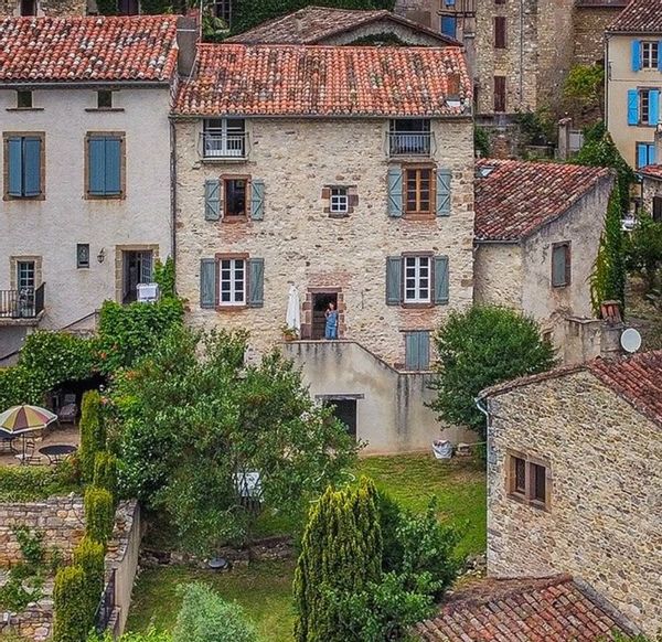 A  beautifully  renovated town house  in the picturesque hilltop village of  Cordes sur Ciel, France