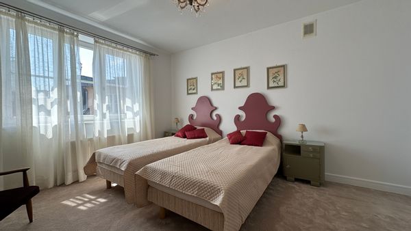 Appartement 2 chambres a coucher + 2 salles de bains au coeur de Cracovie.