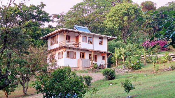 Stylish Earthen Home in the Monteverde Cloud Forest