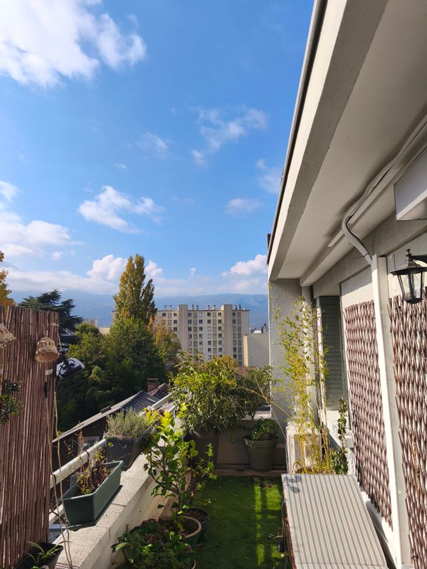 To floor apartment with a terace and mountain view