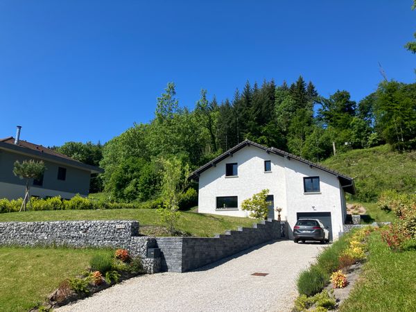 “Entre lac et montagne, à deux pas d’Annecy”