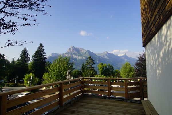 Entièrement rénové 2022, 120 m² , terrasse 60 m2 , vue Mont Blanc 4 ch, 3 sdb, sauna