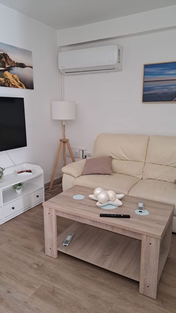 Casa unifamiliar de 3 dormitorios y 2 baños en pleno pueblo pintoresco a 15 minutos de Granada, a 15 minutos de montañas, rutas y embalses y a 1 hora de Sierra Nevada.