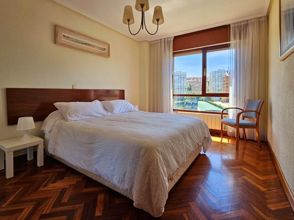 Cozy apartment with parking site near Sardinero beach