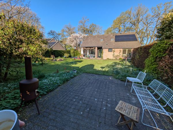 Vrije woning tussen groen met besloten tuin