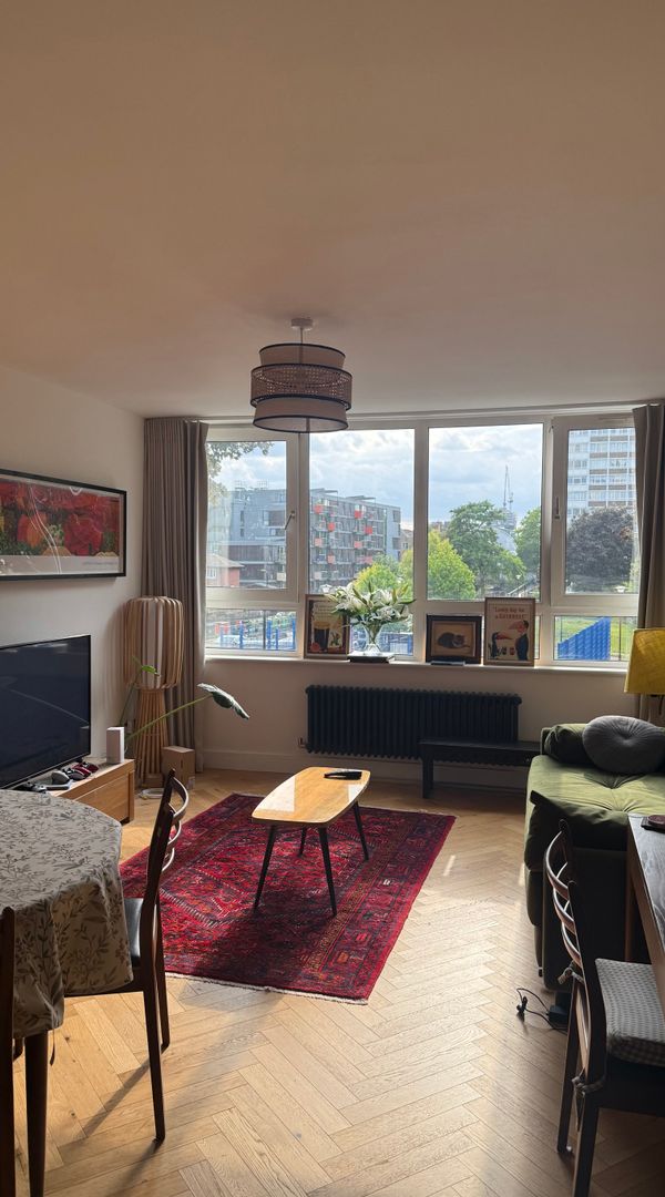 2 bed, 2 bath apartment by Regent's Canal in the Heart of Hackney