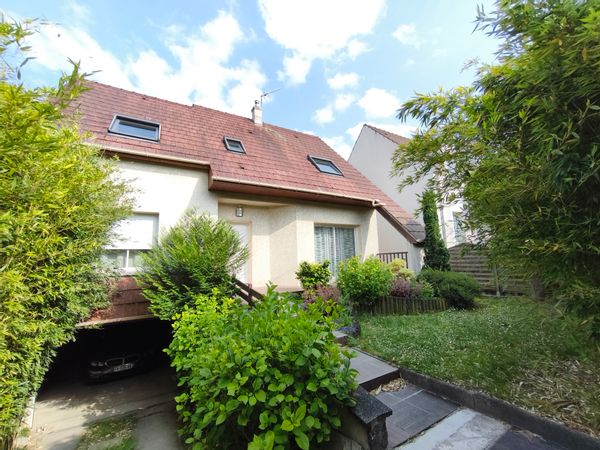 Chambre dans une maison moderne sur les bords de la Marne, à proximité de Paris et de Disneyland