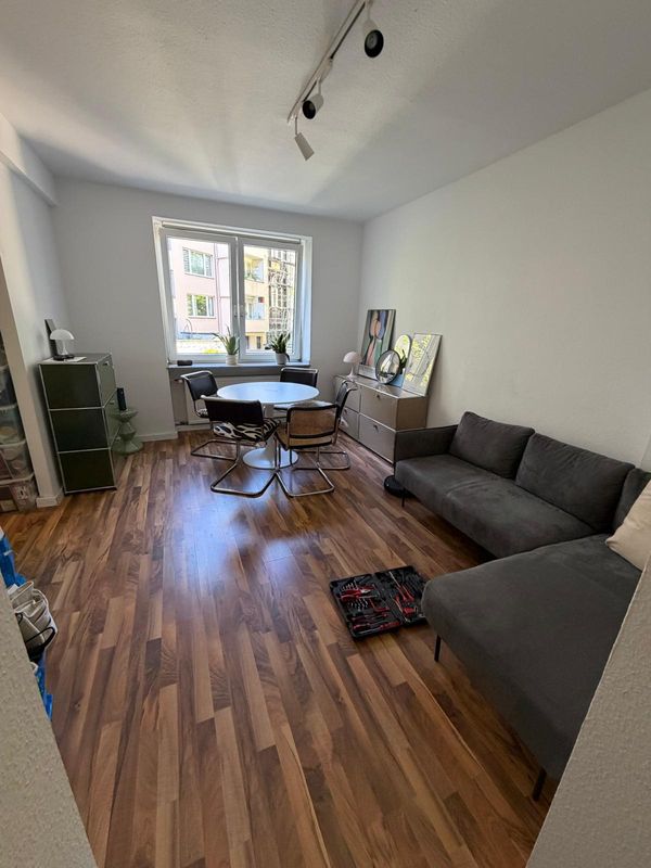 Modern crib in one of Düsseldorf’s most vibrant neighborhoods