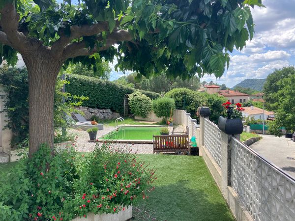 La maison de Philippe de 160 m2 avec piscine et vue imprenable à proximité de saint tropez et de gorges du verdon.base aquatique dans la commune.