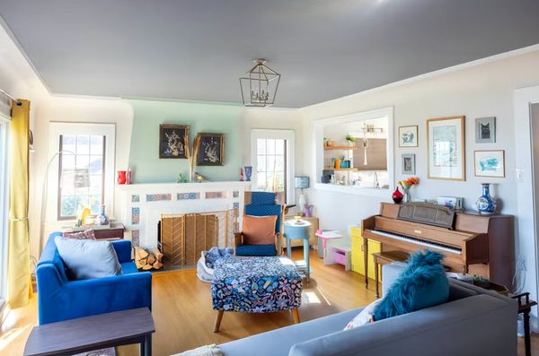 Family-friendly, spacious, colorful home between city and beach