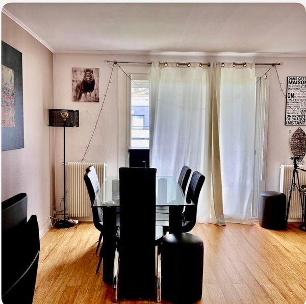 Bel appartement situé non loin des plages, châteaux, et montagnes.