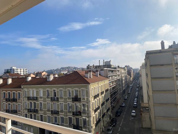 Appartements au coeur  de la CITE DU DESIGN de SAINT ETIENNE
Biennale INTERNATIONALE du DESIGN du 22 Mai au 6 juillet 2025 !!