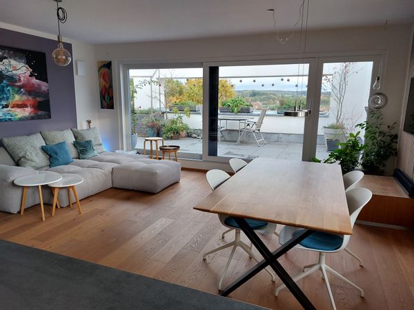 Helle 3-Zimmer-Wohnung mit großer Dachterrasse und Sauna im Herzen von Bayern