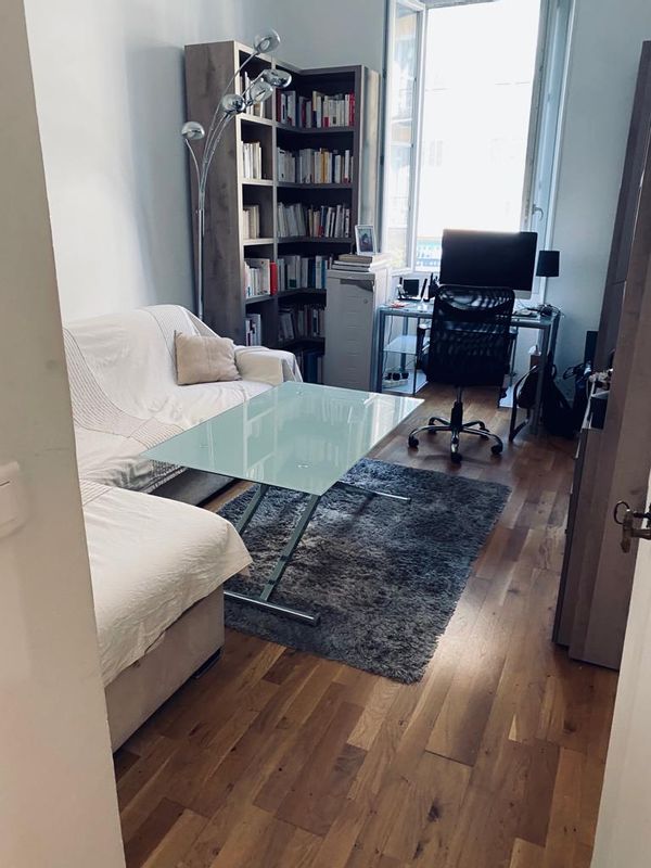 Formidable 3 pièces dans le centre ville de Nice, à côté de nombreux sites emblématiques de Nice (Place Garibaldi, Place Masséna, Cours Saleya, Plage de Nice, Avenue Jean-Médecin, Jardin des Arènes de Cimiez...)