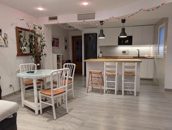 Spacious and Bright Apartment with Terrace Between the Beach and the City Center – Valencia