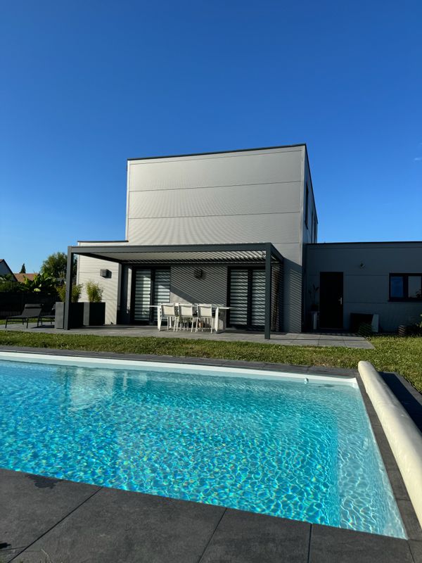 Chambre dans maison contemporaine