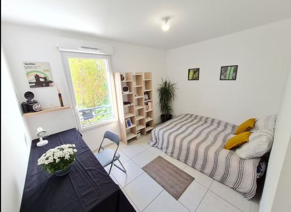 Chambre dans une résidence neuve à 20 min devant le tram