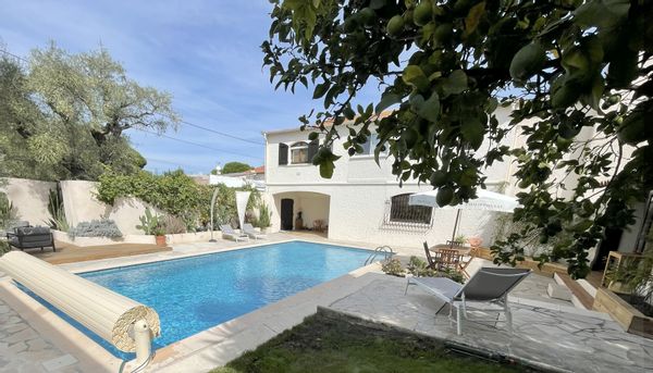 Maison provençale, piscine, et jardin privé, 4 chambres, proche de la ville et des plages