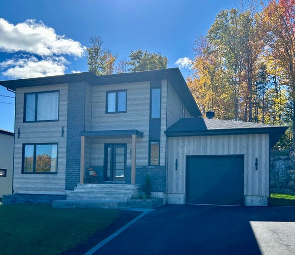 Maison neuve à proximité du ski, du vélo de montagne, de la ville de Québec et bien plus encore!