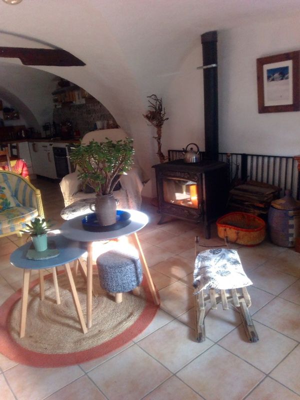 Dans les hautes Alpes, appartement demi niveau d'une maison ancienne très  bien rénovée