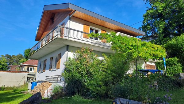 La maison de Jerry et Julia face au lac