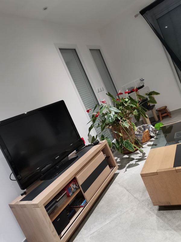 La maison de Virginie situé aux porte des cevennes à 25 min uzes 30 min de Nîmes 1h du bord de mer. Rando visite entre mer et rivière.