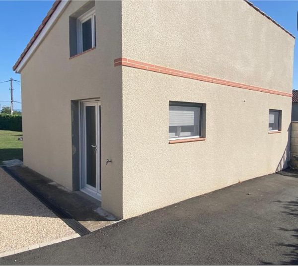 Petite maisonnette avec piscine sur terrain privé