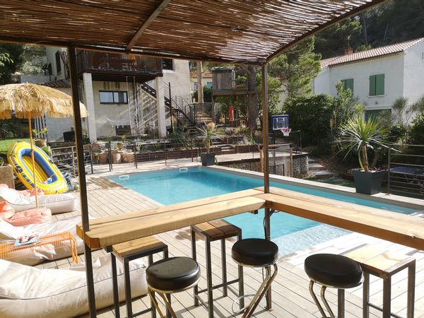 Maison familiale spacieuse et confortable dans un écrin de verdure.