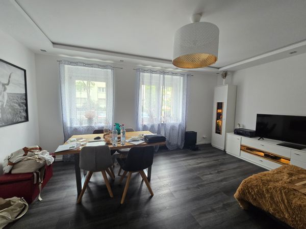 Ground Flr apartment with street view, a big terrace, & a 100sqm garden @ Frankfurt's funky district
