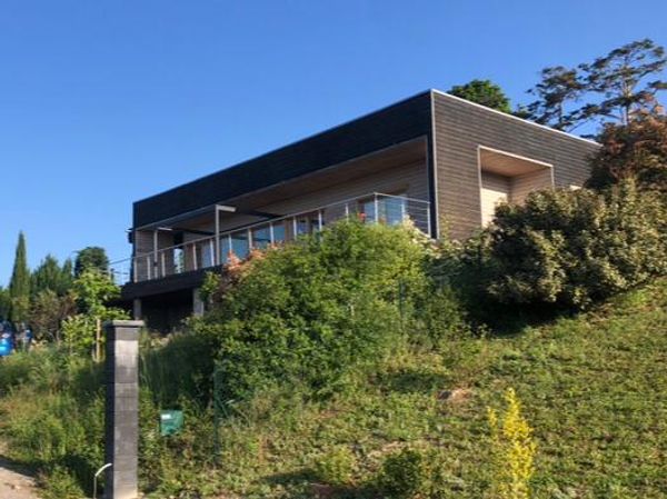 Chambre (lit 160cm) dans maison à la campagne proche Saint-Etienne avec terrasse et grand terrain.