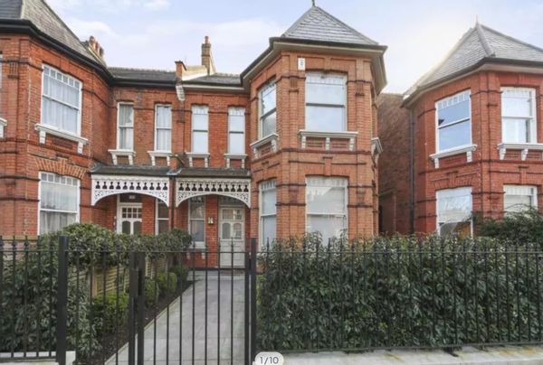 Large London family house with beautiful indoor and outdoor space.